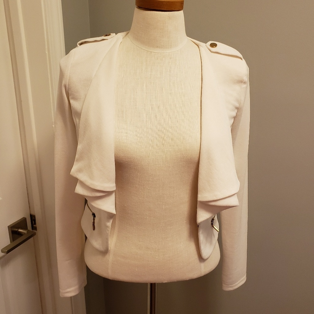 White long sleeve blazer